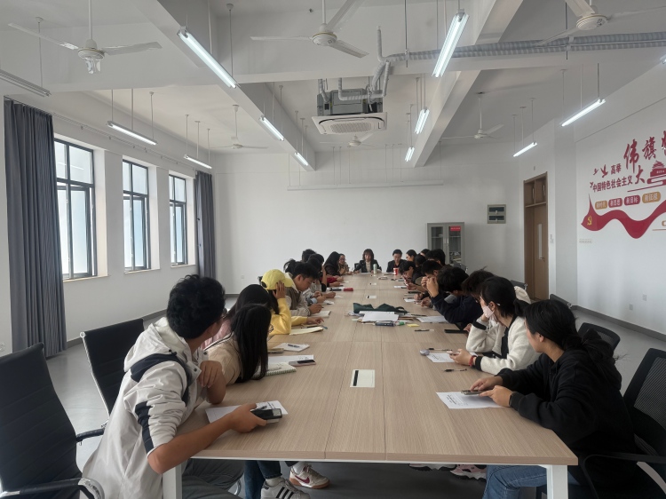 1761814271138600.jpg 2025-2026-1期中教学检查学生座谈会照片(修改尺寸).jpg