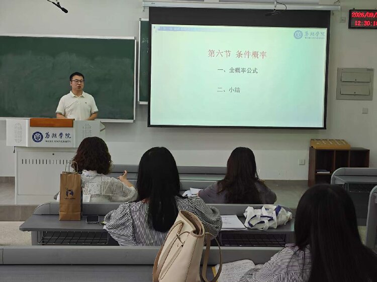 1790170441111335.jpg 职称评审照片1 (2).jpg