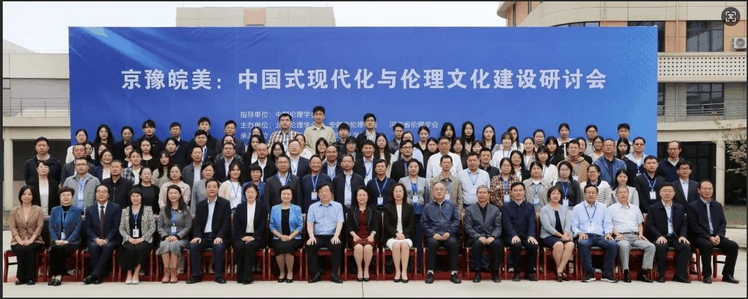 1758615450645856.png 参会人合影.png