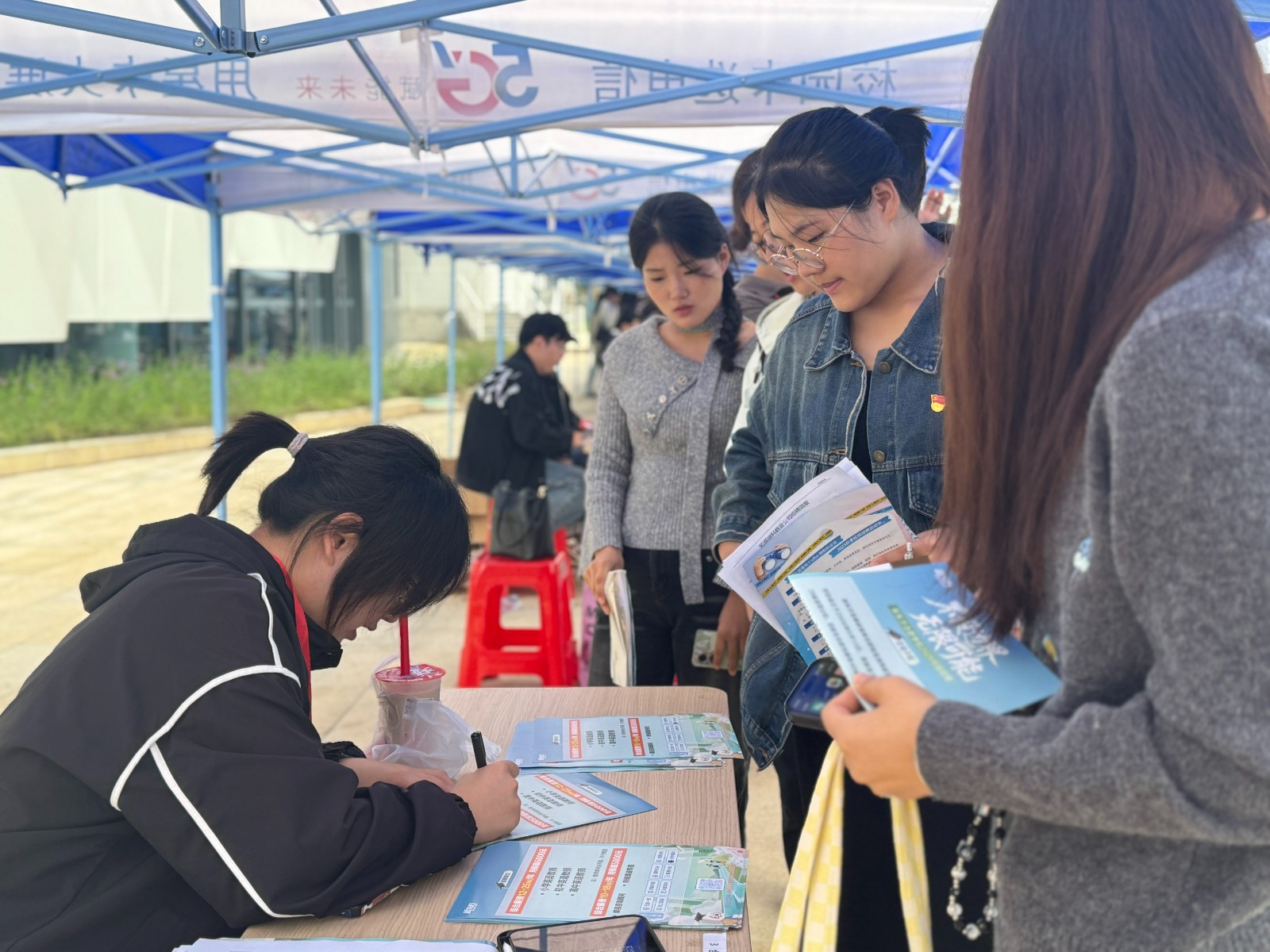 1760596724870168.jpg 1760596724870168.jpg