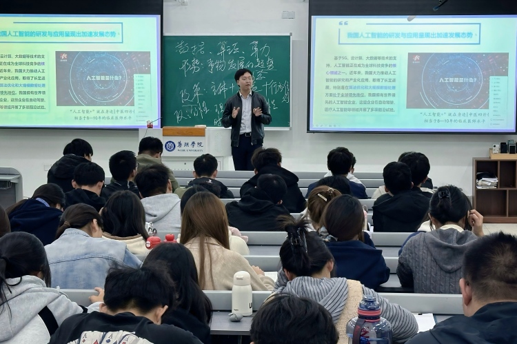 1762235752518619.jpg 11月3日听课照片-修改尺寸版.jpg