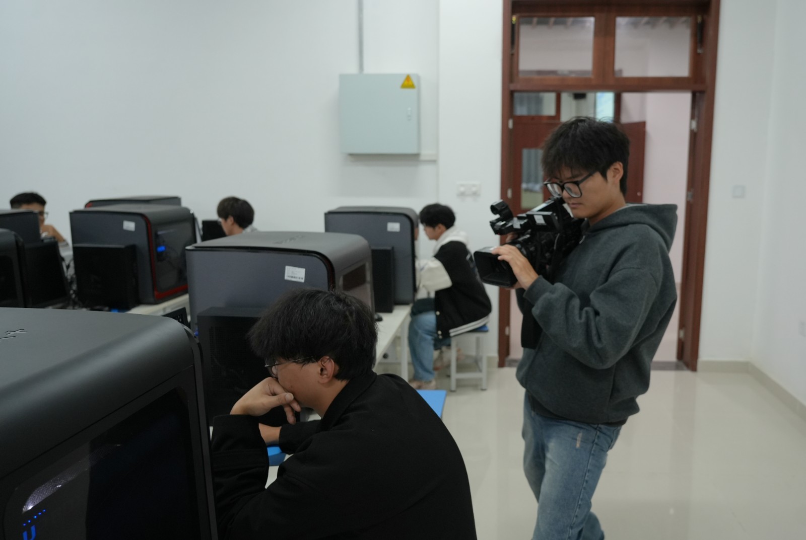 1762410781419721.jpg 1762410781419721.jpg