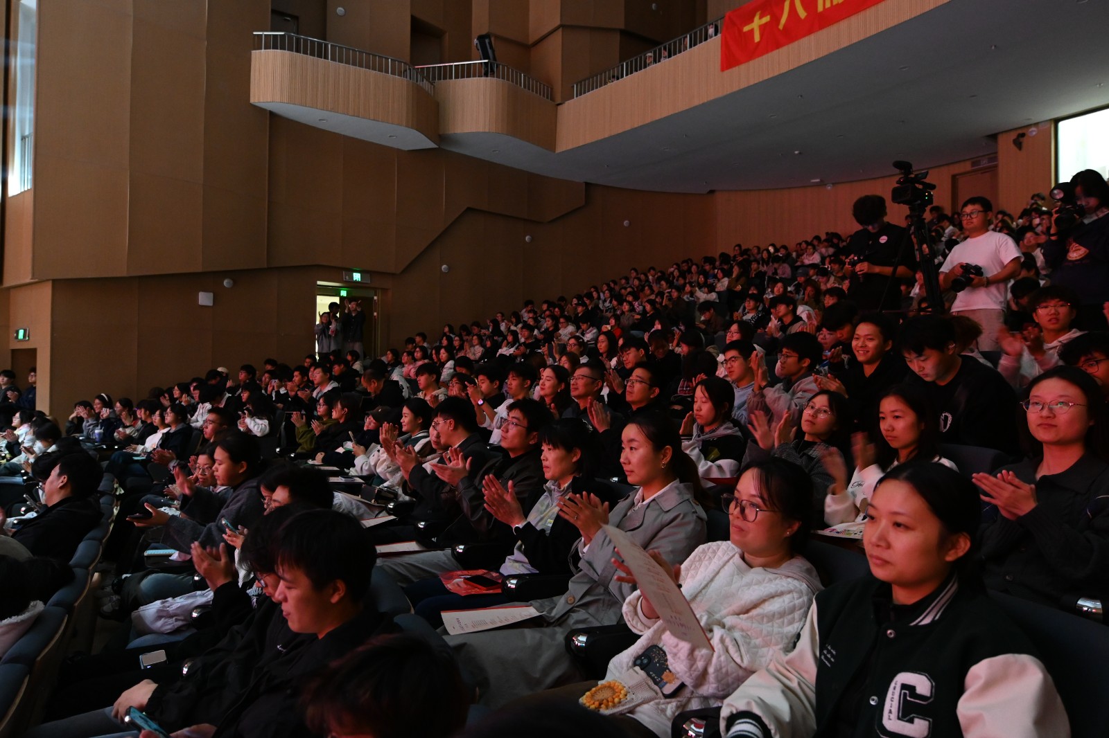 1762930450548800.jpg 1762930450548800.jpg