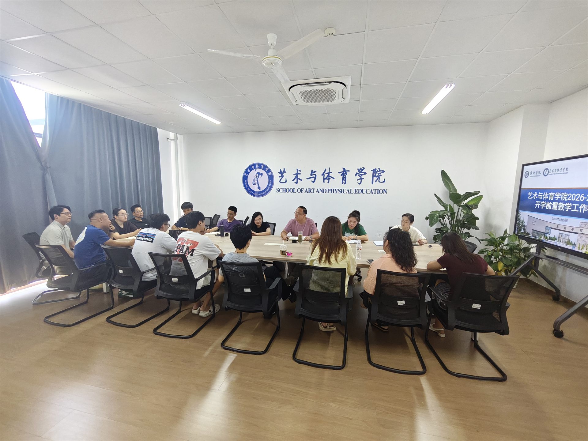 1790062843386370.jpg 布置会2.jpg